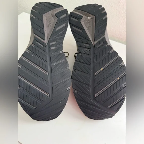 Brooks Men's Athletic Shoes in Black and Gold - Picture 5 of 6